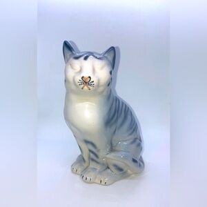 Vtg Ceramic Tabby Cat Statue Figure Grey & White Unsigned 7.5” H x 4.5” W